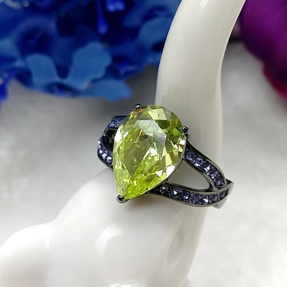 Gothic Cocktail Ring Nickel Free Teardrop Peridot Color Bold Rhinestone Shiny - Picture 9 of 15